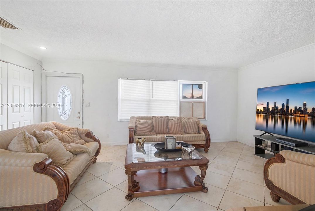 Activo con contrato: $580,000 (3 camas, 2 baños, 1025 Pies cuadrados)