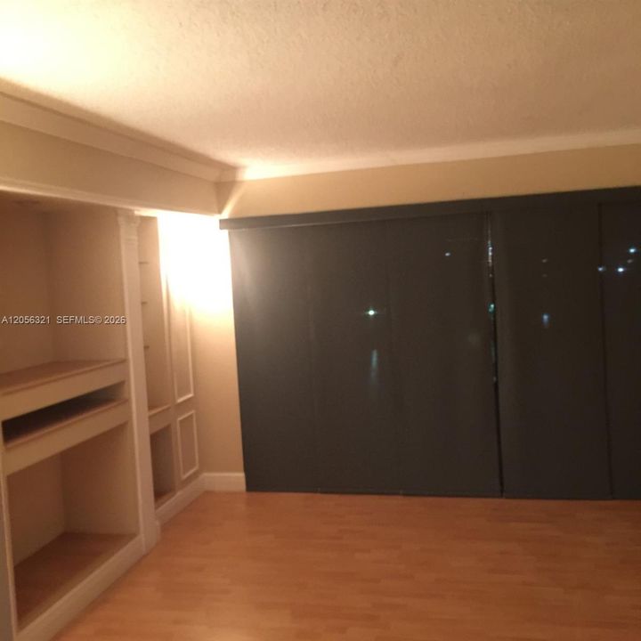 Под контрактом: $1,800 (1 спален, 1 ванн, 1125 Квадратных фут)