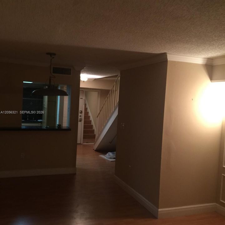 Под контрактом: $1,800 (1 спален, 1 ванн, 1125 Квадратных фут)