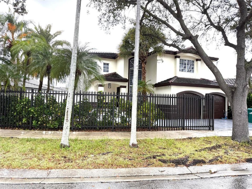 En Renta: $3,799 (4 camas, 3 baños, 2809 Pies cuadrados)
