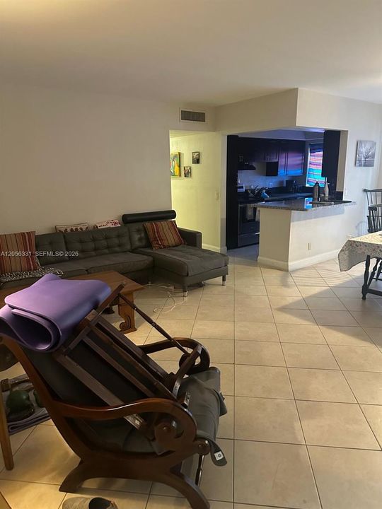 For Sale: $269,000 (2 beds, 2 baths, 1035 Square Feet)