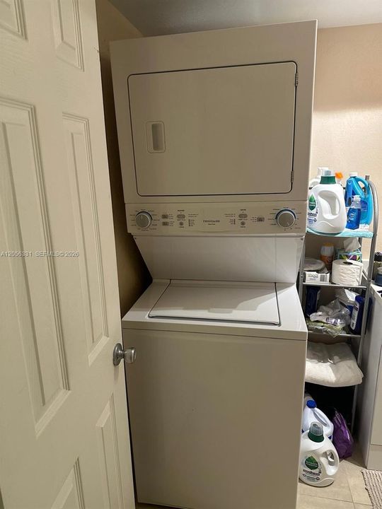 For Sale: $269,000 (2 beds, 2 baths, 1035 Square Feet)