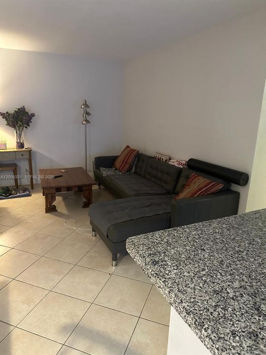 For Sale: $269,000 (2 beds, 2 baths, 1035 Square Feet)