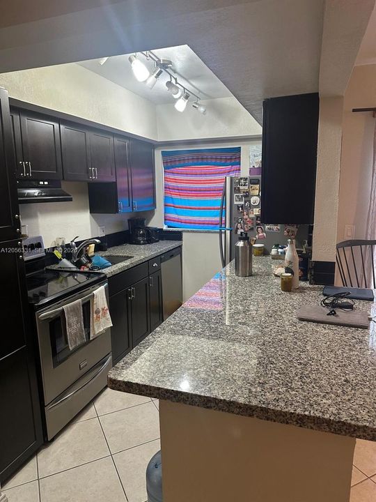 For Sale: $269,000 (2 beds, 2 baths, 1035 Square Feet)