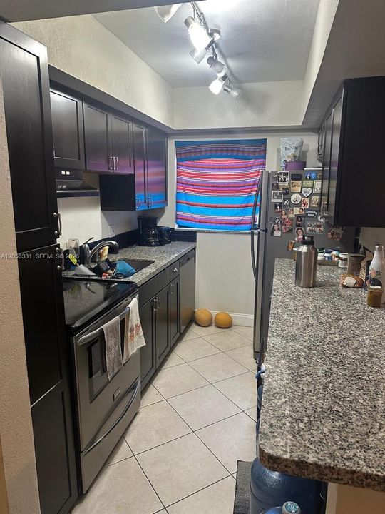 For Sale: $269,000 (2 beds, 2 baths, 1035 Square Feet)