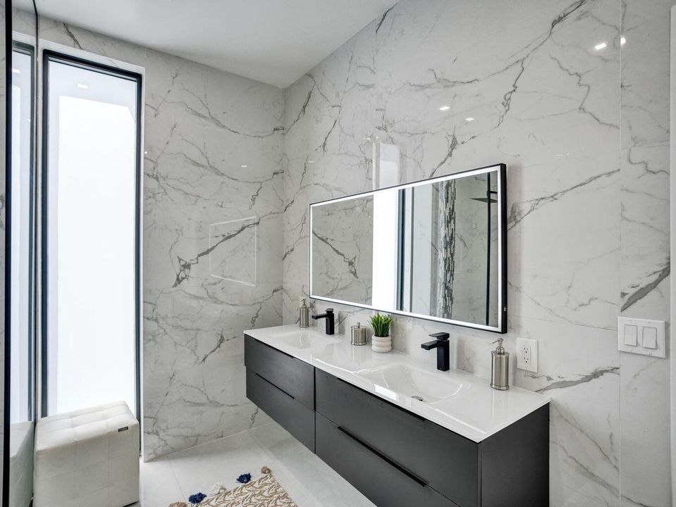 2514 bathroom