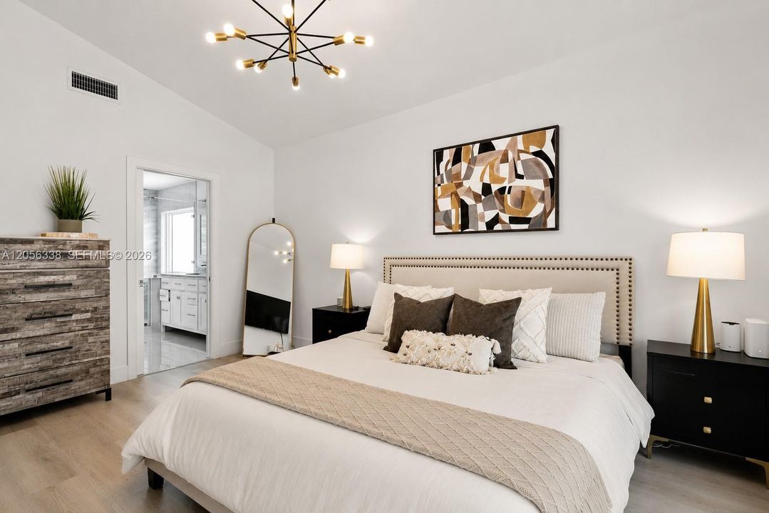 BRIGHT AND SPACIOUS MASTER BEDROOM!