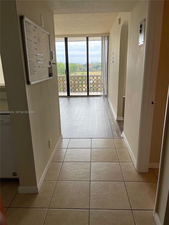 For Rent: $1,400 (1 beds, 1 baths, 543 Square Feet)