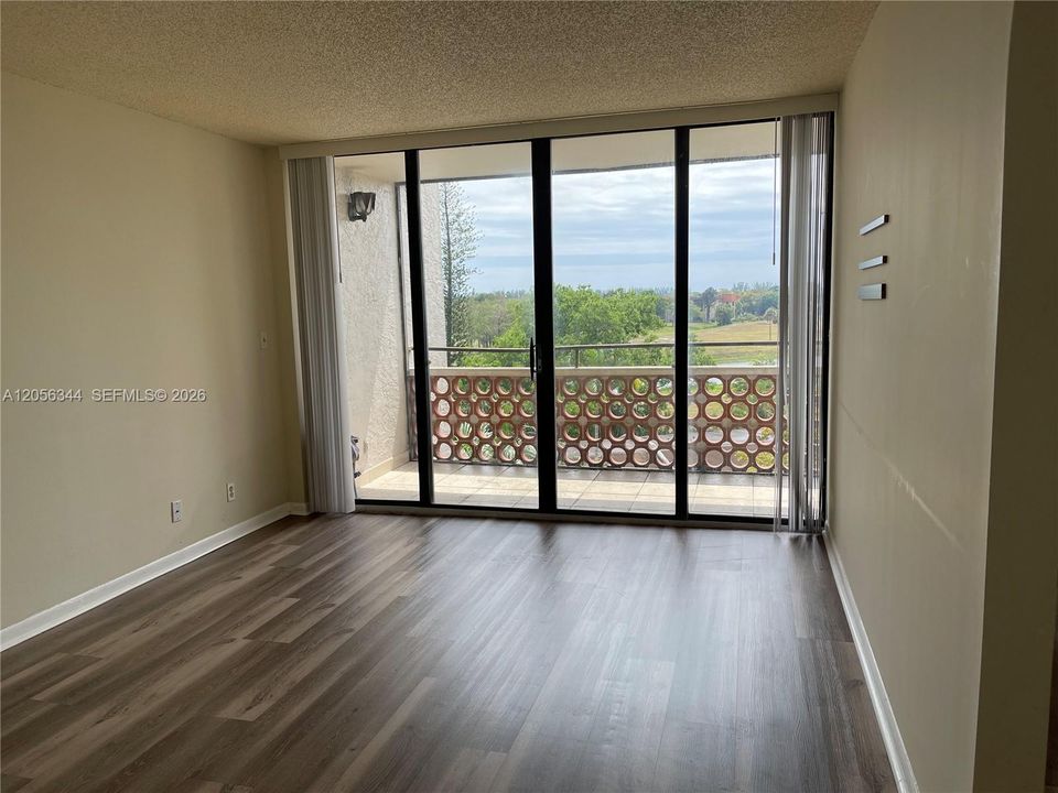 For Rent: $1,400 (1 beds, 1 baths, 543 Square Feet)