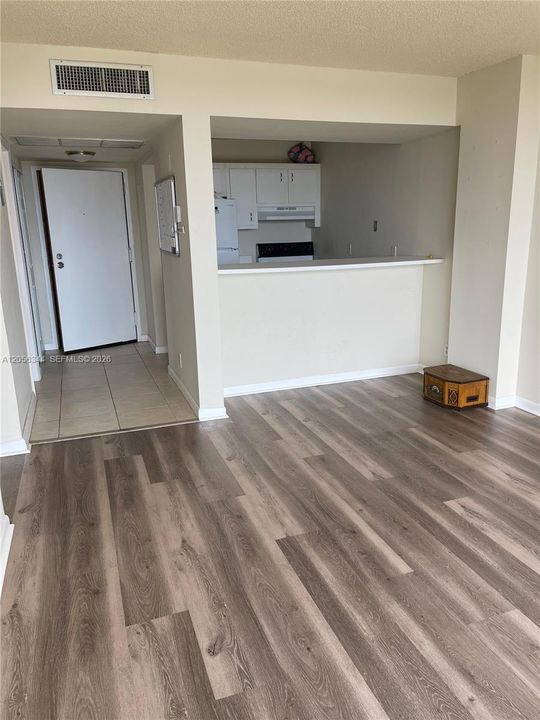 For Rent: $1,400 (1 beds, 1 baths, 543 Square Feet)