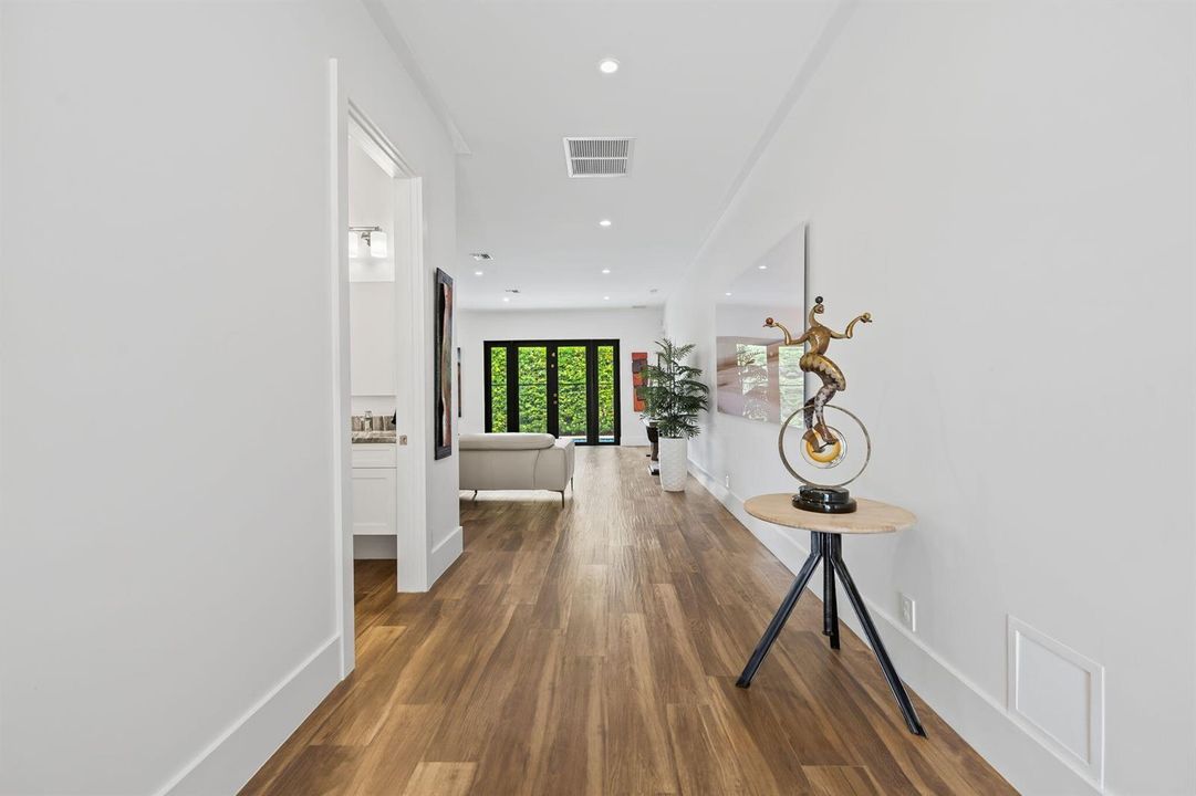 3209 foyer 2