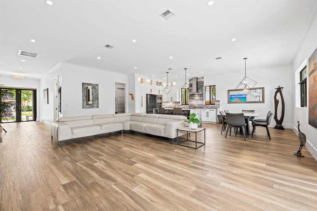 3209 family room 2