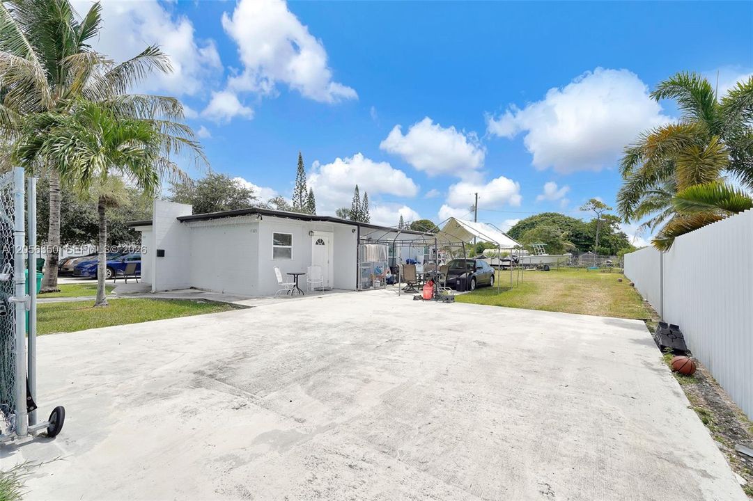 For Sale: $585,000 (0 beds, 0 baths, 1120 Square Feet)