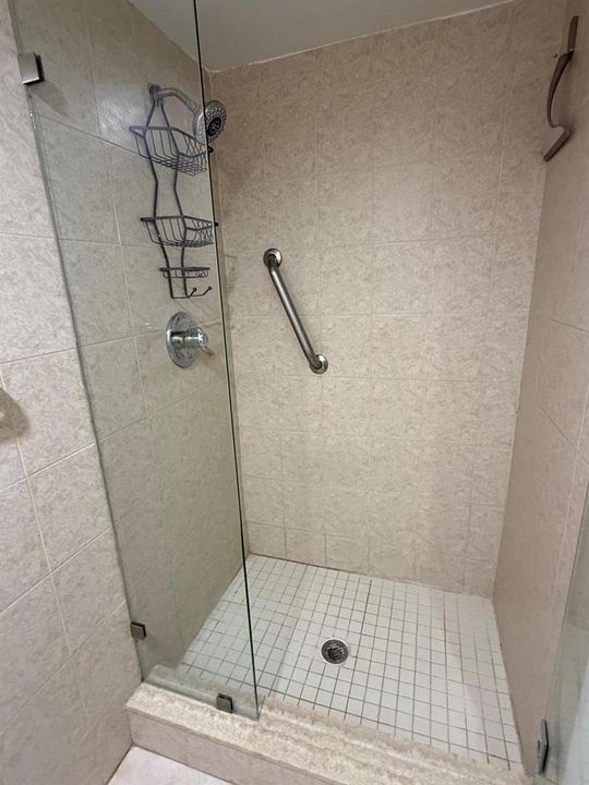 Bath 1 Shower