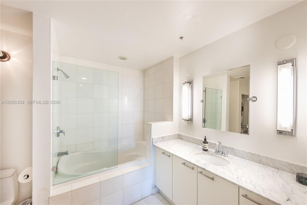 В аренду: $3,900 (1 спален, 1 ванн, 970 Квадратных фут)