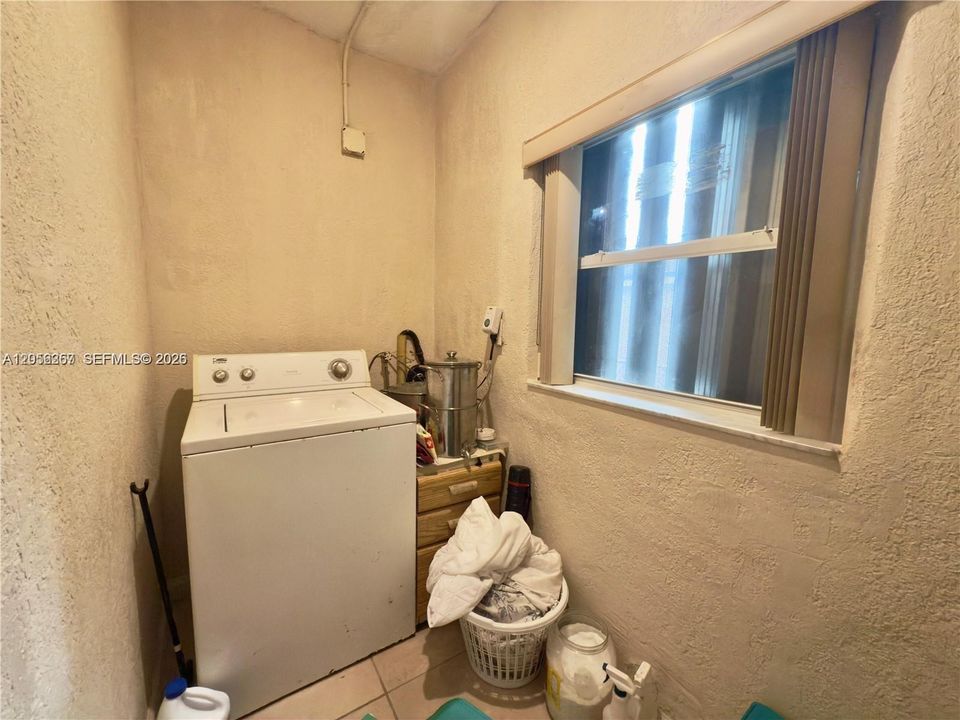Под контрактом: $345,000 (2 спален, 1 ванн, 936 Квадратных фут)