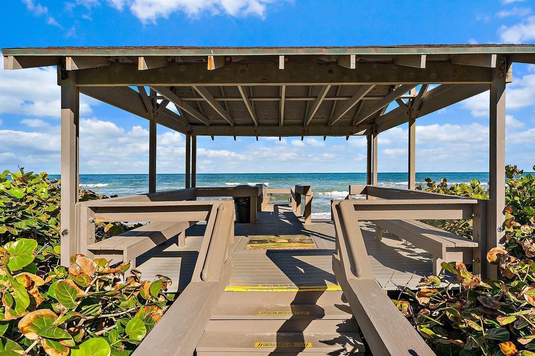 053-7370SOceanDr-111-JensenBeach-SMALL