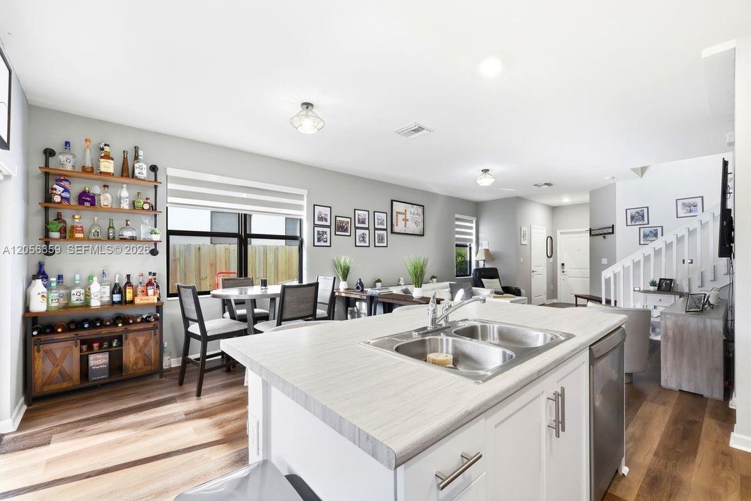 En Venta: $475,000 (3 camas, 2 baños, 1514 Pies cuadrados)