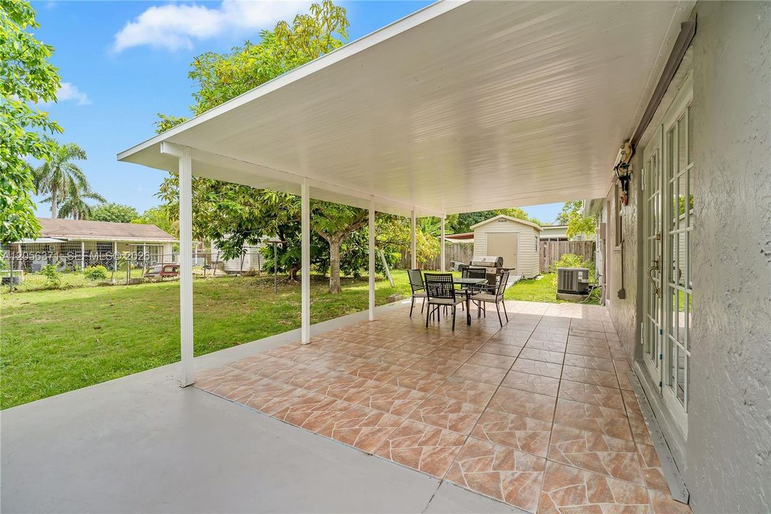 For Sale: $460,000 (3 beds, 1 baths, 1056 Square Feet)