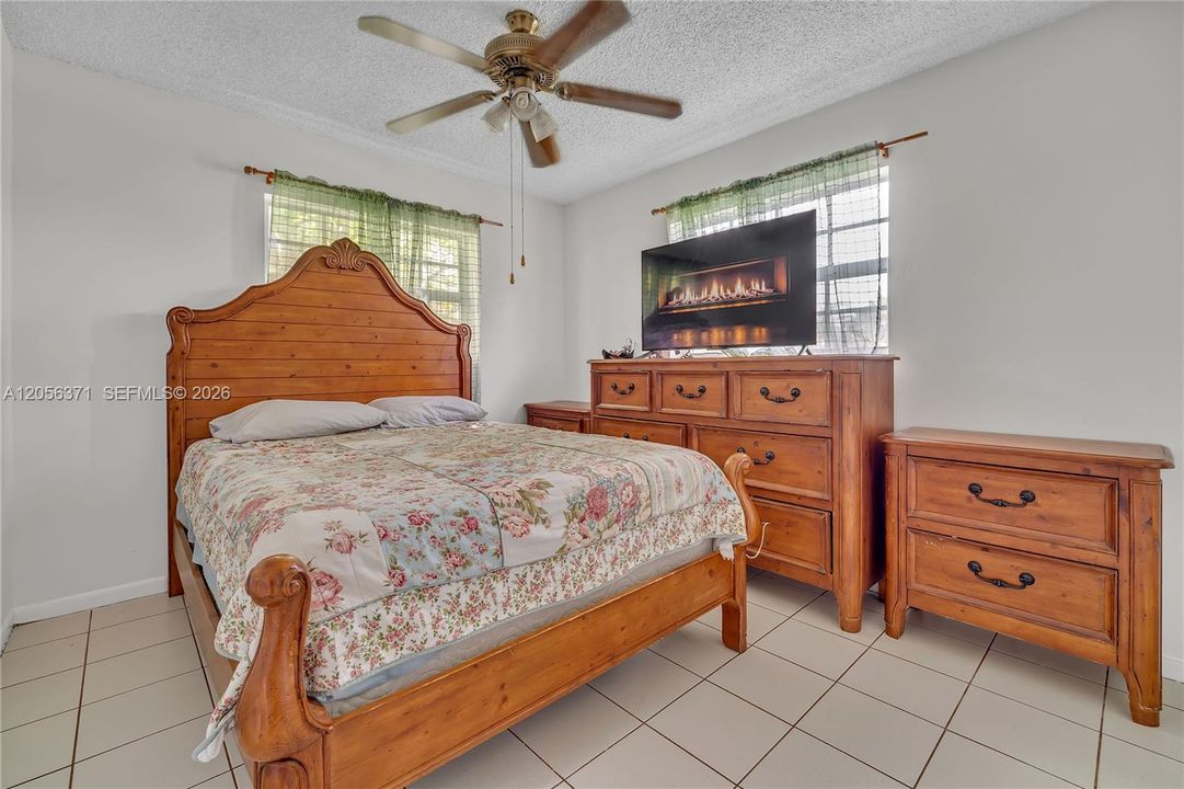 For Sale: $460,000 (3 beds, 1 baths, 1056 Square Feet)