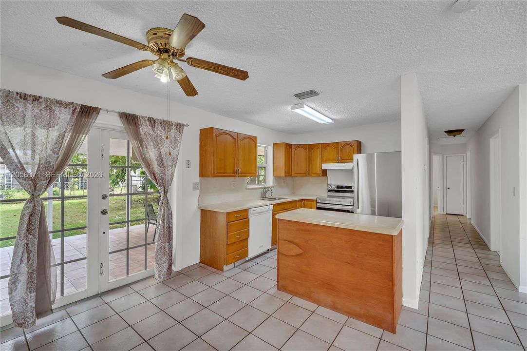 For Sale: $460,000 (3 beds, 1 baths, 1056 Square Feet)