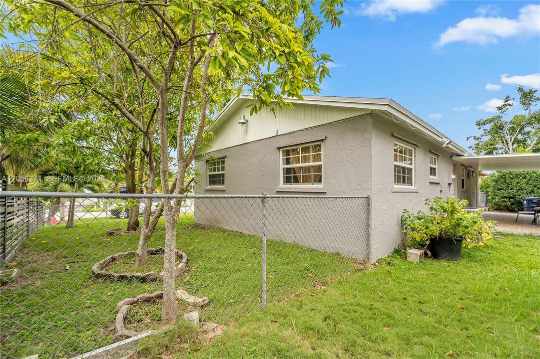 For Sale: $460,000 (3 beds, 1 baths, 1056 Square Feet)