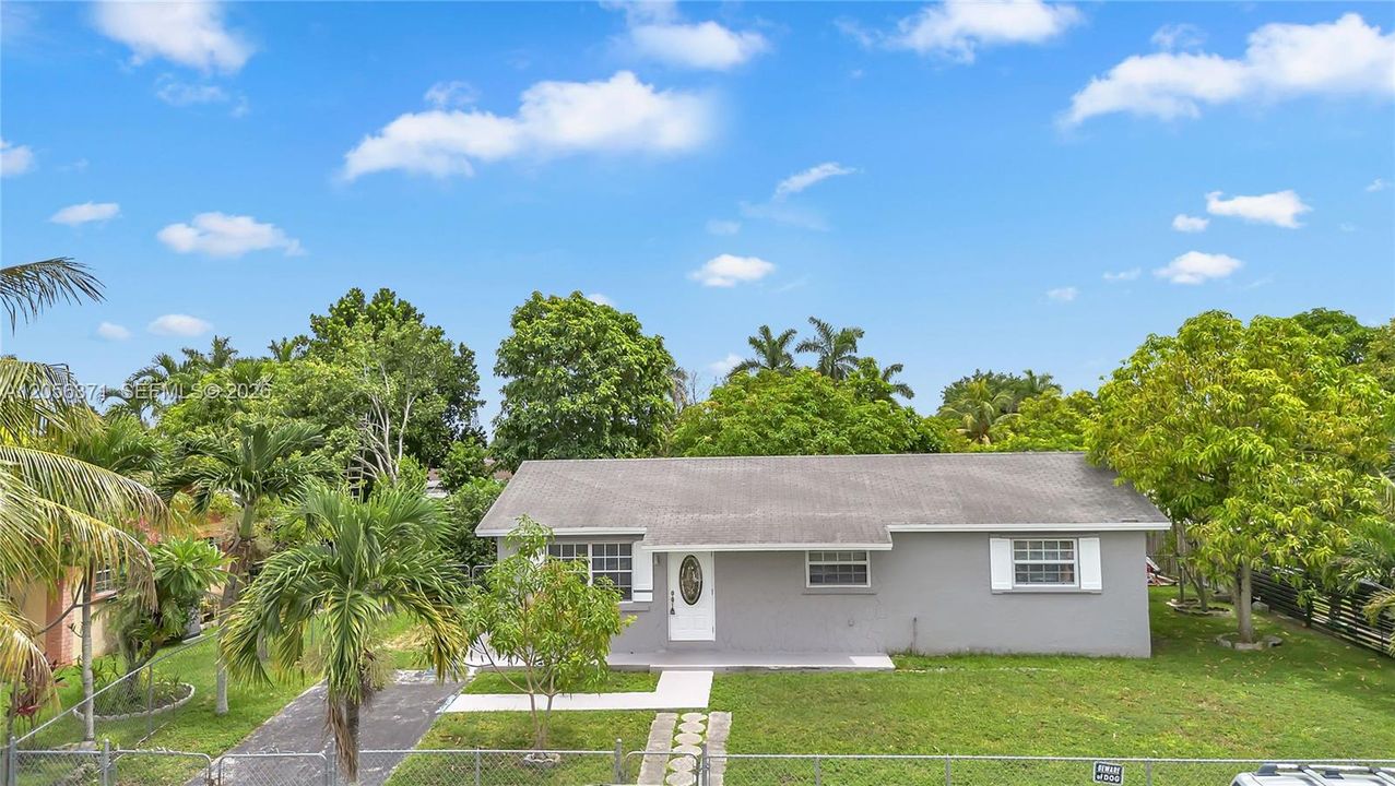For Sale: $460,000 (3 beds, 1 baths, 1056 Square Feet)