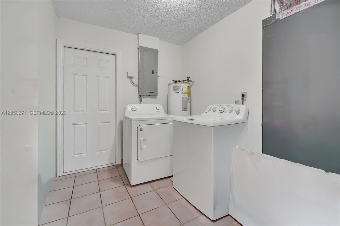 For Sale: $460,000 (3 beds, 1 baths, 1056 Square Feet)