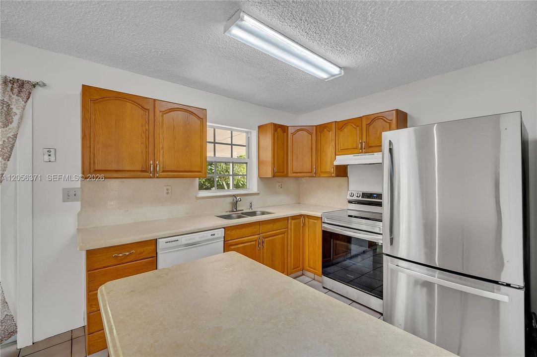 For Sale: $460,000 (3 beds, 1 baths, 1056 Square Feet)