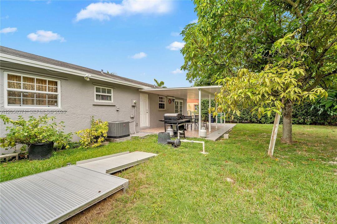For Sale: $460,000 (3 beds, 1 baths, 1056 Square Feet)
