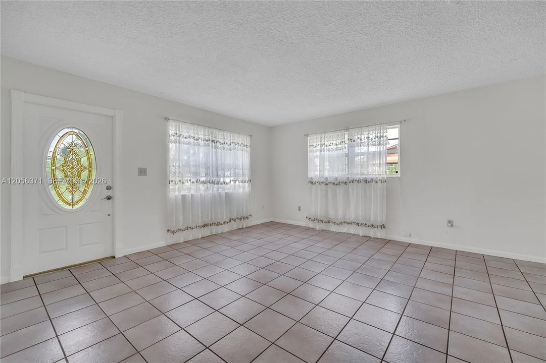For Sale: $460,000 (3 beds, 1 baths, 1056 Square Feet)