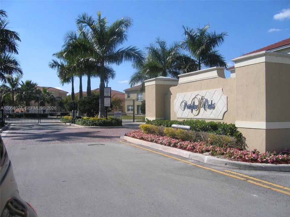 For Rent: $1,900 (2 beds, 2 baths, 910 Square Feet)
