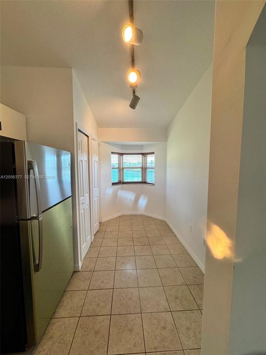 For Rent: $1,900 (2 beds, 2 baths, 910 Square Feet)
