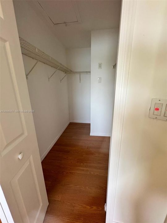 For Rent: $1,900 (2 beds, 2 baths, 910 Square Feet)