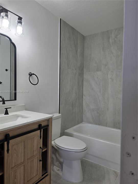 For Rent: $1,900 (2 beds, 2 baths, 910 Square Feet)