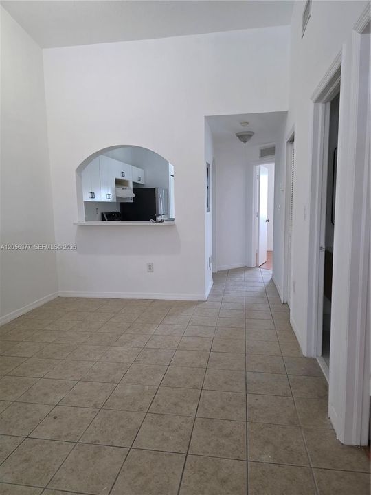 For Rent: $1,900 (2 beds, 2 baths, 910 Square Feet)
