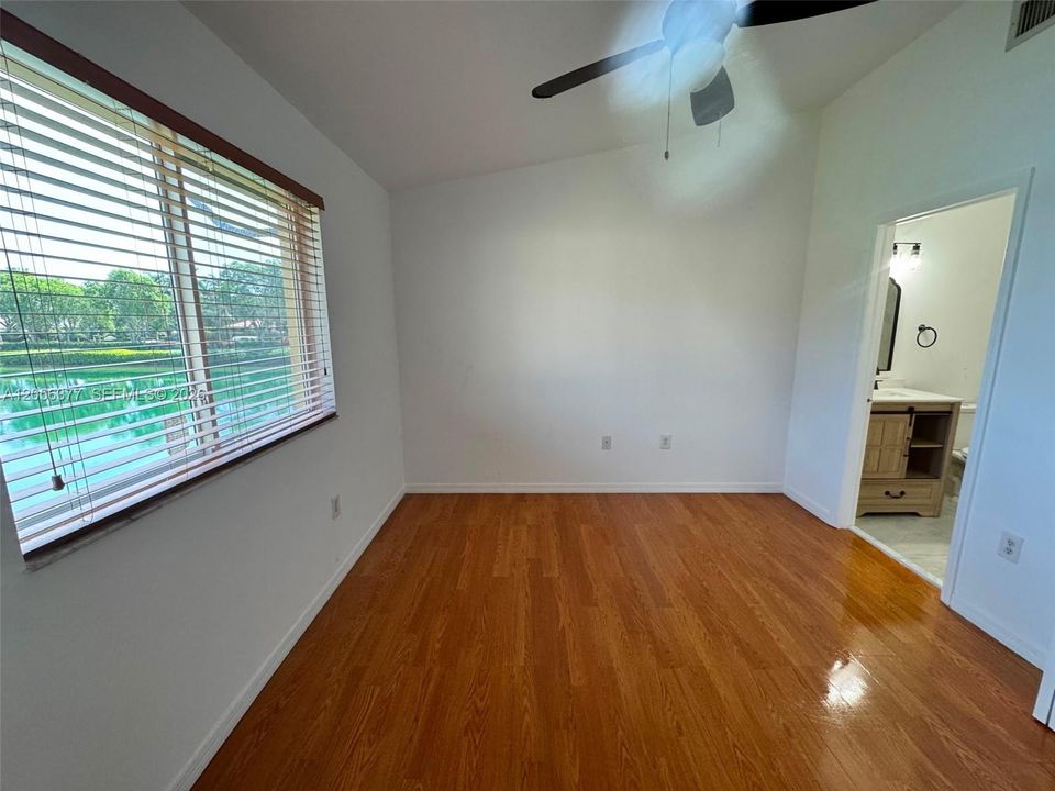 For Rent: $1,900 (2 beds, 2 baths, 910 Square Feet)