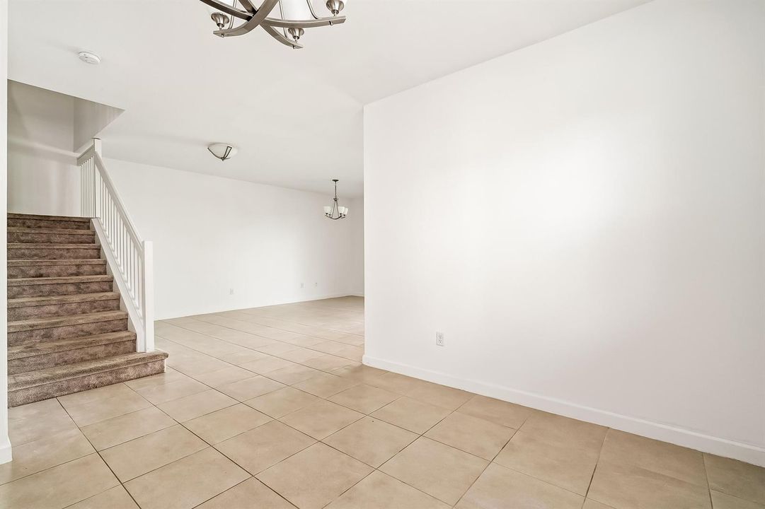5323 Santa Maria Ave 01