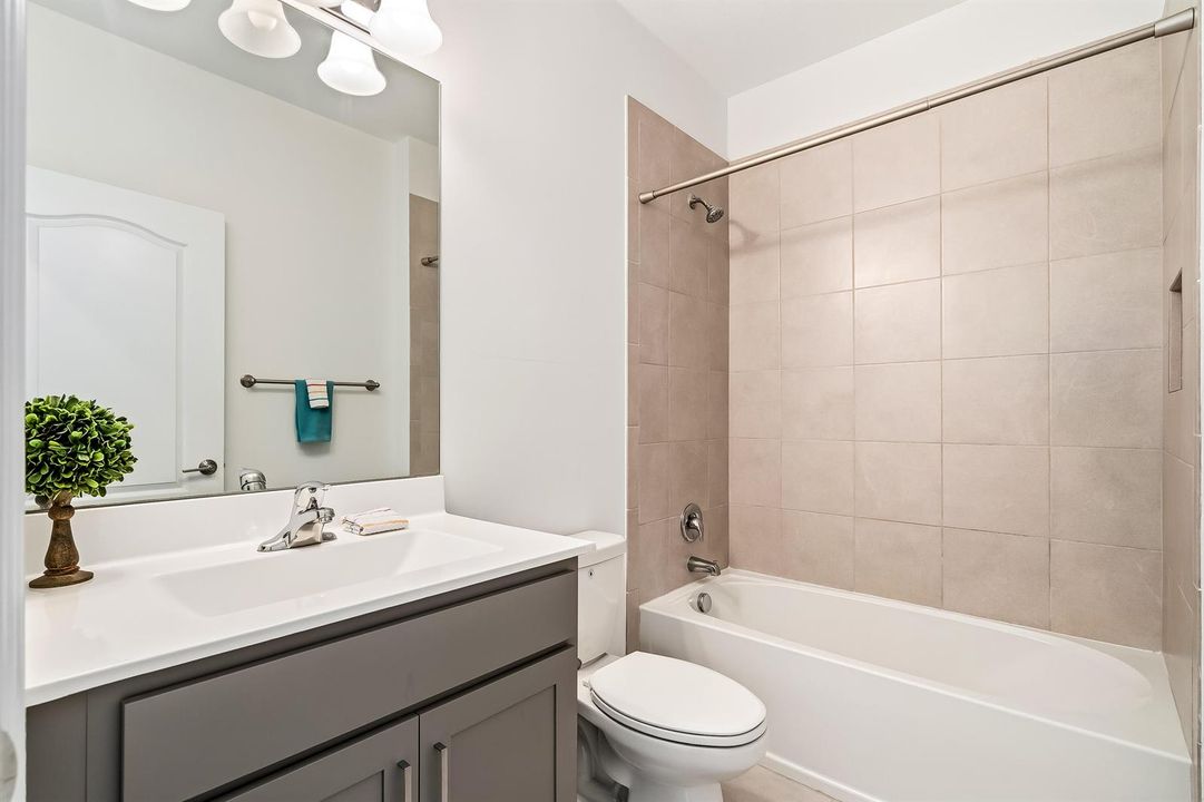 5323 Santa Maria Ave 24
