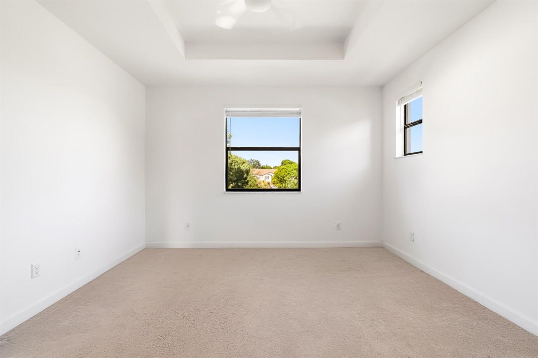 5323 Santa Maria Ave 33