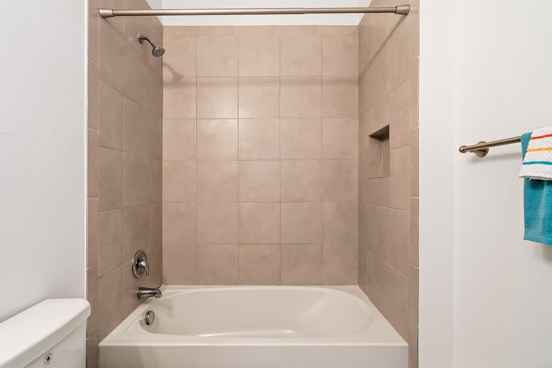 5323 Santa Maria Ave 25