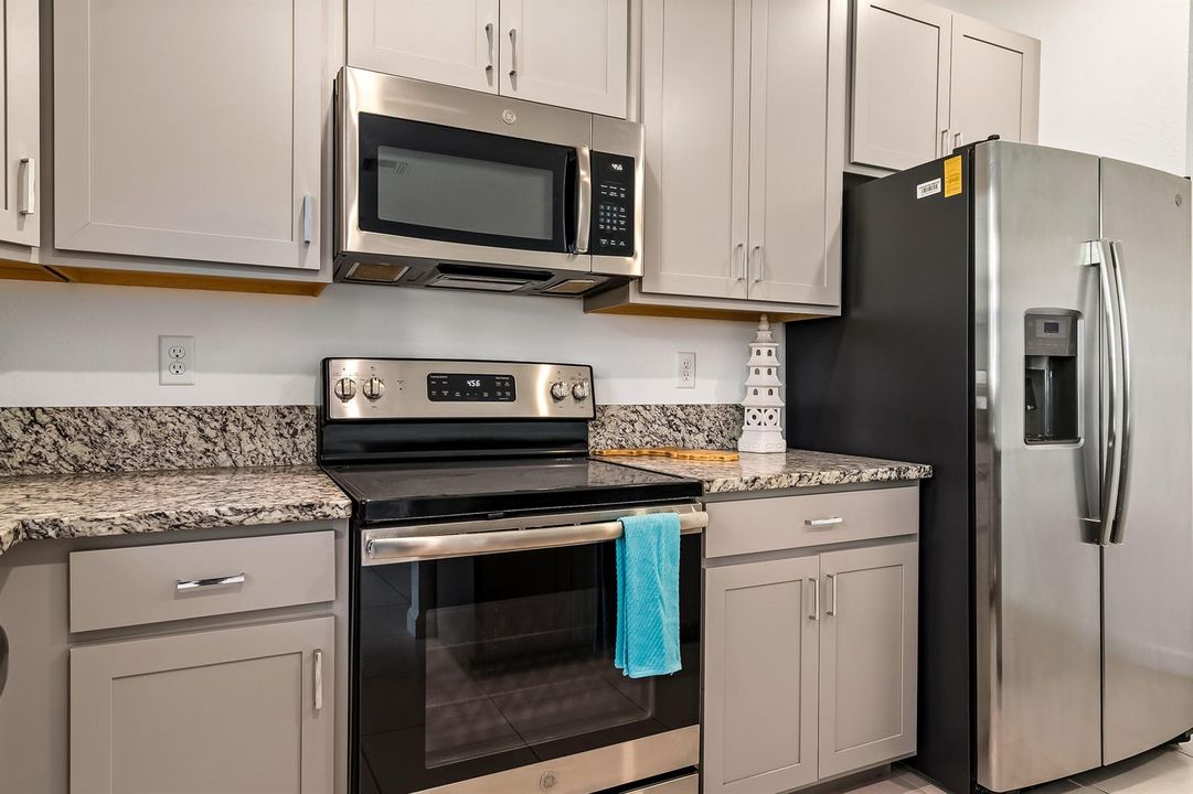 5323 Santa Maria Ave 13