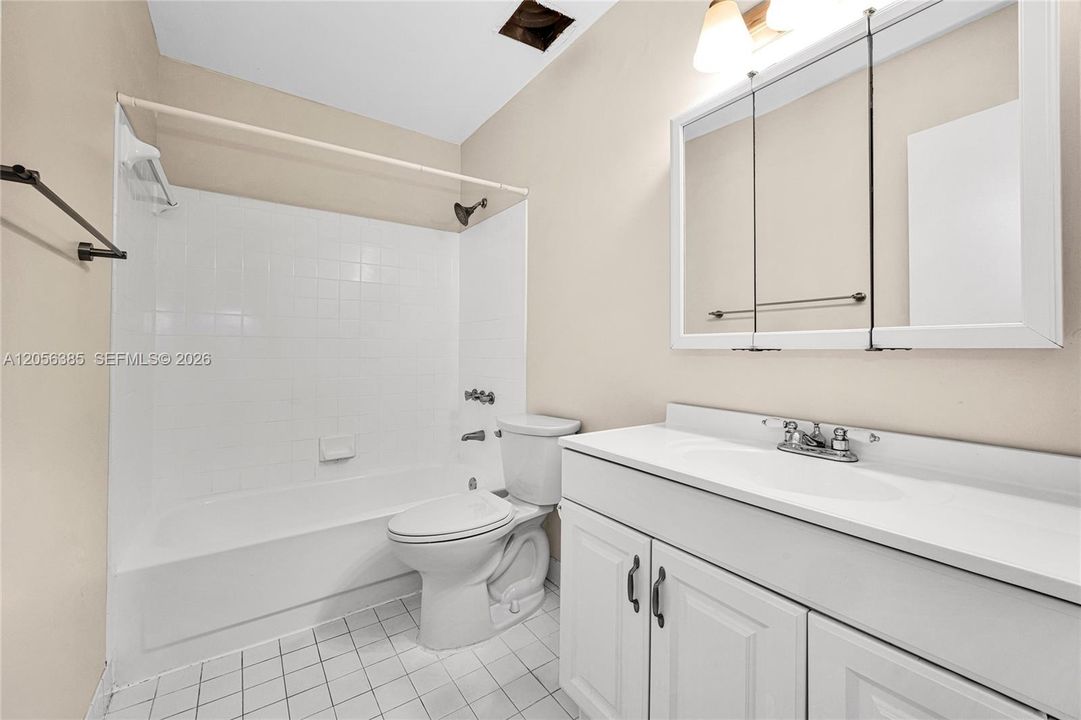 For Sale: $255,000 (1 beds, 1 baths, 672 Square Feet)