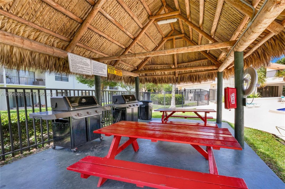 For Sale: $255,000 (1 beds, 1 baths, 672 Square Feet)