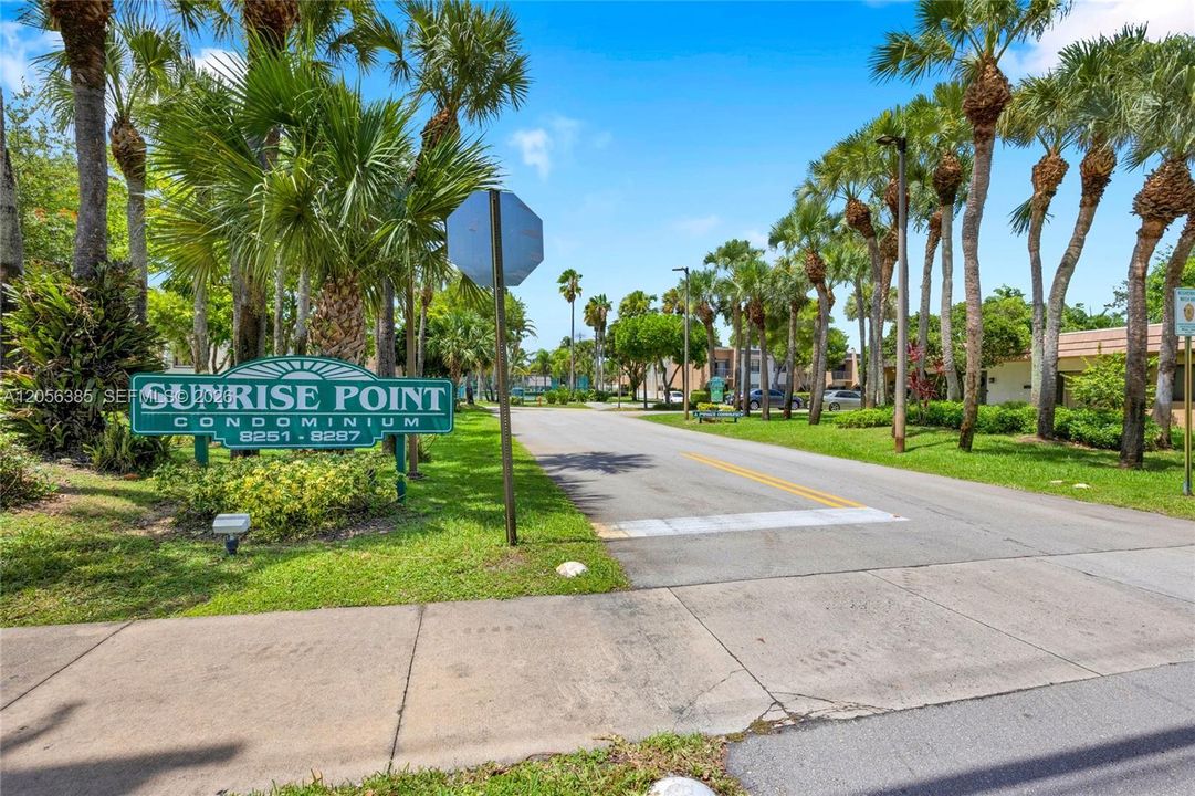 For Sale: $255,000 (1 beds, 1 baths, 672 Square Feet)