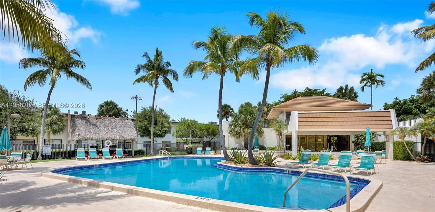 For Sale: $255,000 (1 beds, 1 baths, 672 Square Feet)