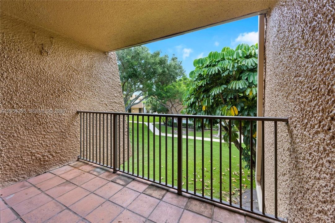 For Sale: $255,000 (1 beds, 1 baths, 672 Square Feet)