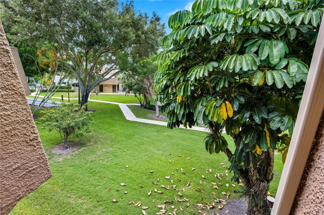 For Sale: $255,000 (1 beds, 1 baths, 672 Square Feet)