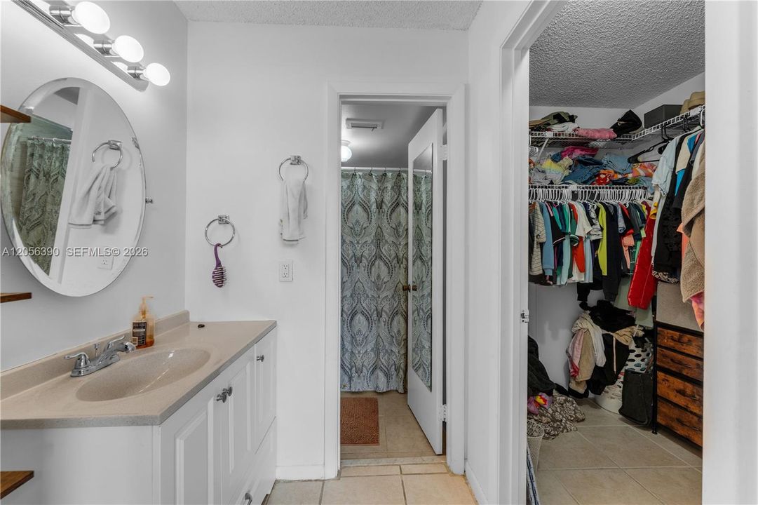 VANITY AND WALKIN CLOSET