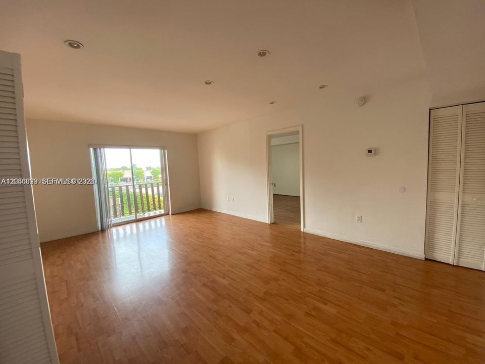 В аренду: $1,950 (2 спален, 2 ванн, 782 Квадратных фут)
